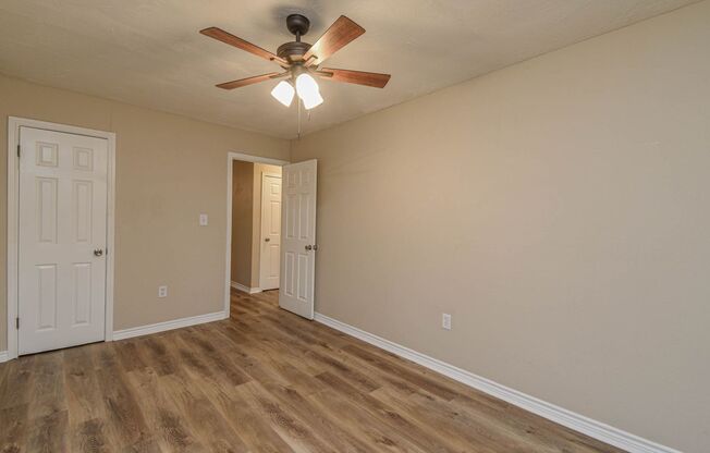 2 beds, 1 bath, $1,275