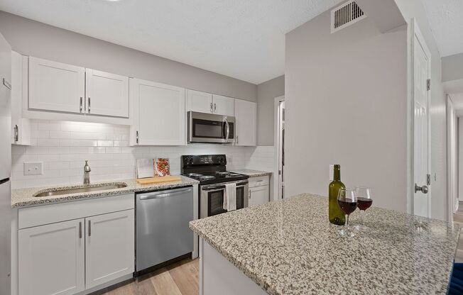2 beds, 1.5 baths, 900 sqft, $1,650, Unit F05