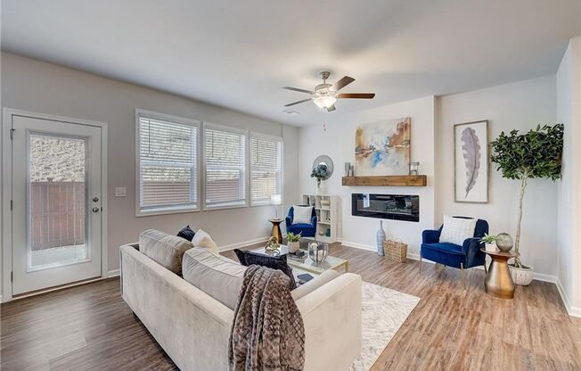 Practically New Townhome Minutes from DT Woodstock