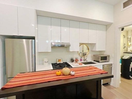 1 bed, 1 bath, 500 sqft, $2,950, Unit 406