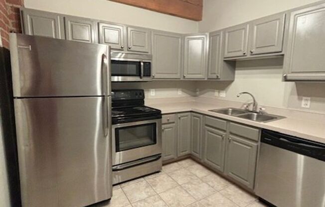 1 bed, 1 bath, 630 sqft, $1,200, Unit 623