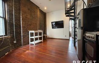 3 beds, 1 bath, $4,500, Unit 19