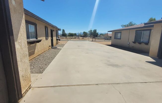 Nice and Cozy apartment in Apple Valley with 2 car garage