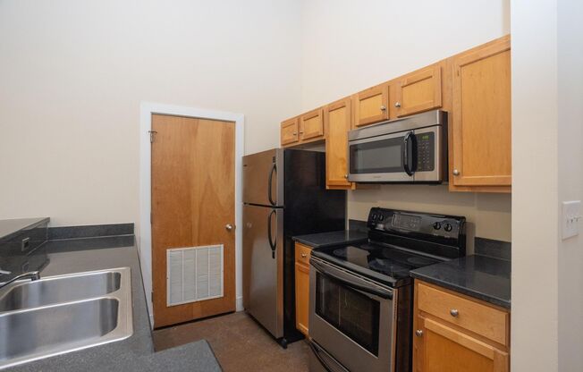 2 beds, 2 baths, 900 sqft, $1,840, Unit 108