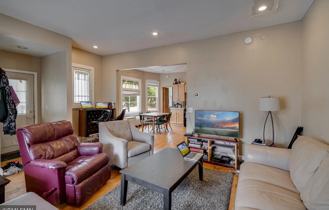 515 W 25 ST