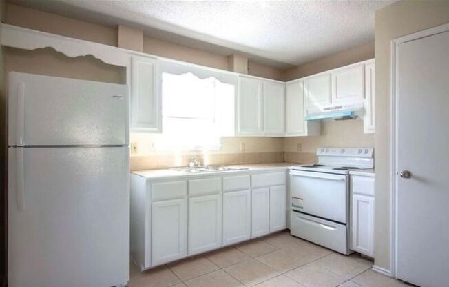 2 beds, 1 bath, 700 sqft, $785, Unit Unit 22