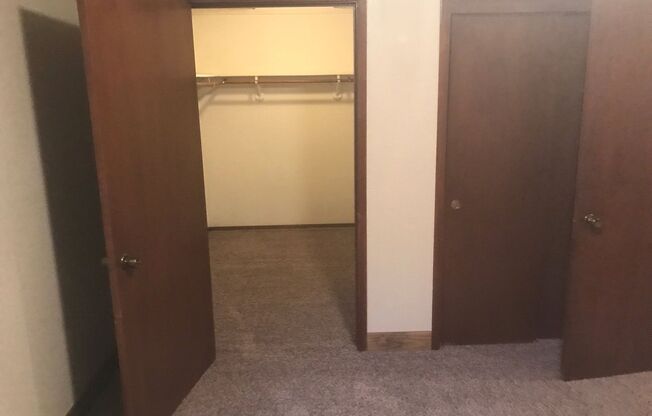 2 beds, 1 bath, $895, Unit #2