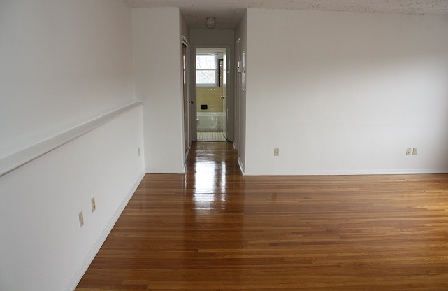 1 bed, 1 bath, 610 sqft, $1,635, Unit 96EM2D