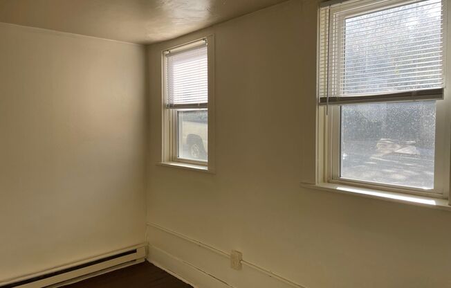 2 beds, 1 bath, $925, Unit 303 S Lime