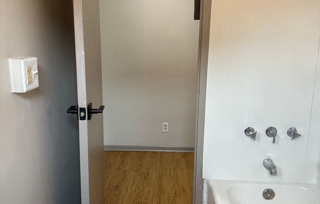 Studio, 1 bath, 450 sqft, $845, Unit 262-2