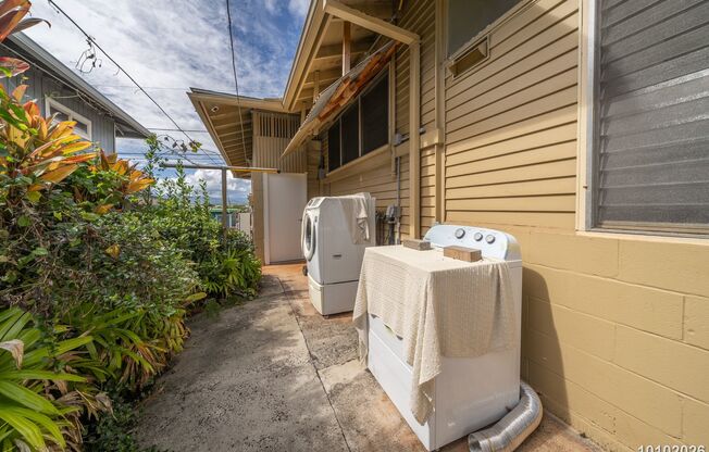 Studio in Pearl City $1500 1453 Kalauipo Street - Utilities Included
