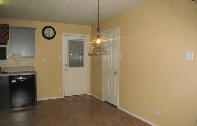 3 beds, 2 baths, $1,575