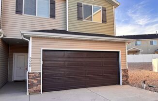 3 Bed Townhome with Washer/Dryer/Fridge Available Immediately!