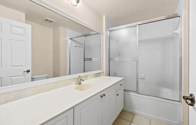 3 beds, 2 baths, $2,800, Unit 102