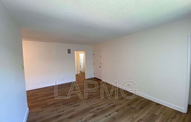 233 N. Hollywood Way