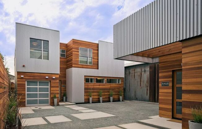 Beautiful Modern 3BR/3BA with In Unit Laundry and Parking | Oakland