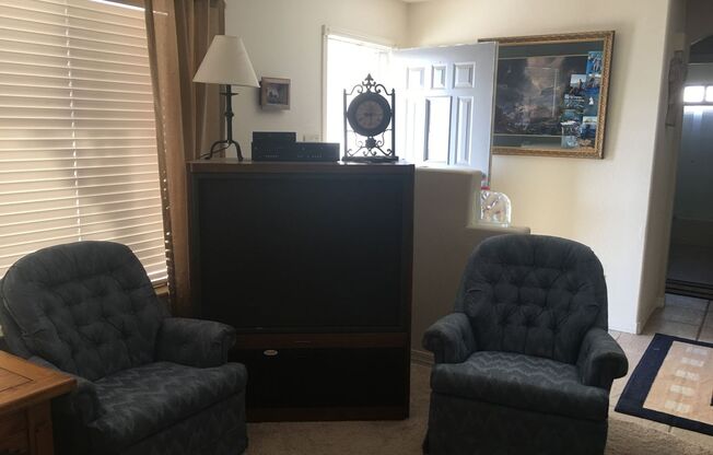 2 beds, 2 baths, $1,400