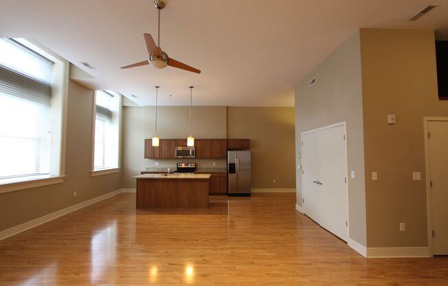 1 bed, 1 bath, 990 sqft, $1,610, Unit 211