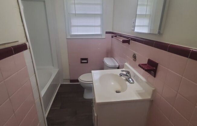 3 beds, 1 bath, $1,250