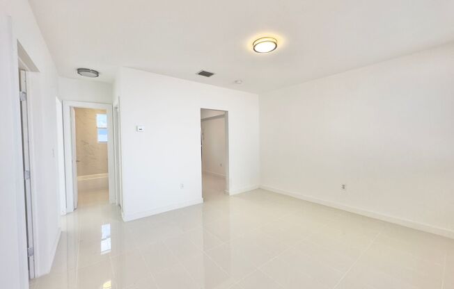 Freshly remodelled 2bed/1bath in a duplex close to Wynwood: for rent now @ $ 2,400.00!