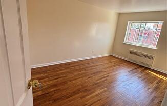 2 beds, 1 bath, 2,563 sqft, $2,500