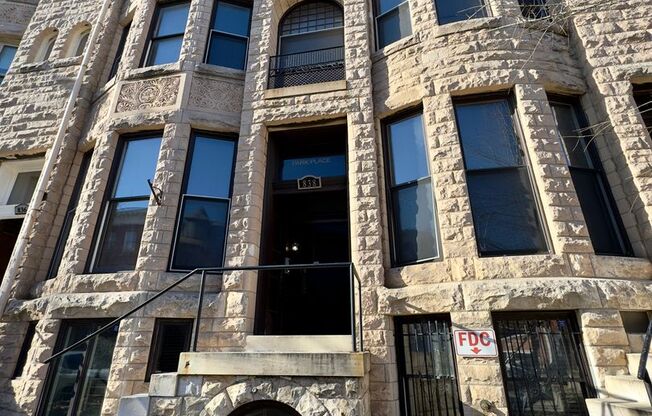 Studio, 1 bath, $800, Unit 838-2B