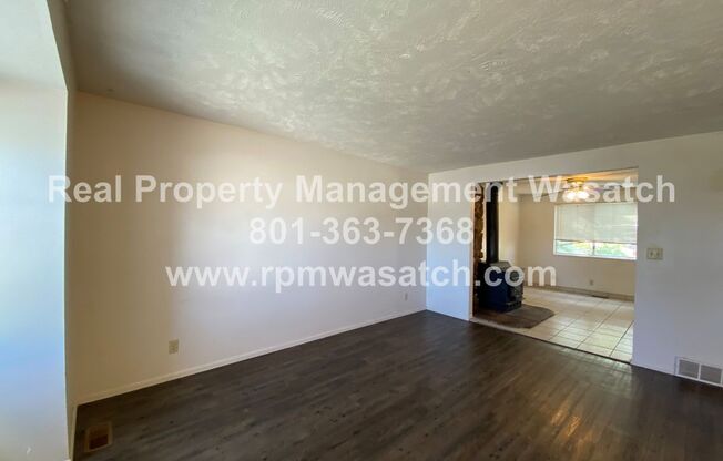 Look at This Cute 2 Bedroom 2 Bathroom Home in West Jordan!!