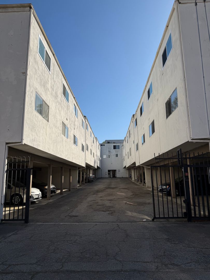 Beautiful Condo in Serene Montebello HOA Community – Pool, Spa & Prime Location