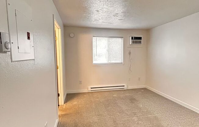 1 bed, 1 bath, 660 sqft, $1,075, Unit H - 037