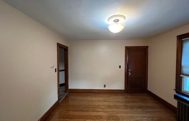 2 beds, 1 bath, $1,400, Unit Floor 1