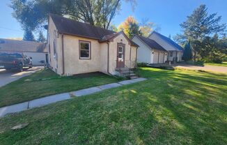 Charming 2bd Home in Roseville- Close to EVERYTHING!