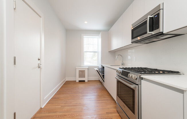 1 bed, 1 bath, 730 sqft, $3,300, Unit 01