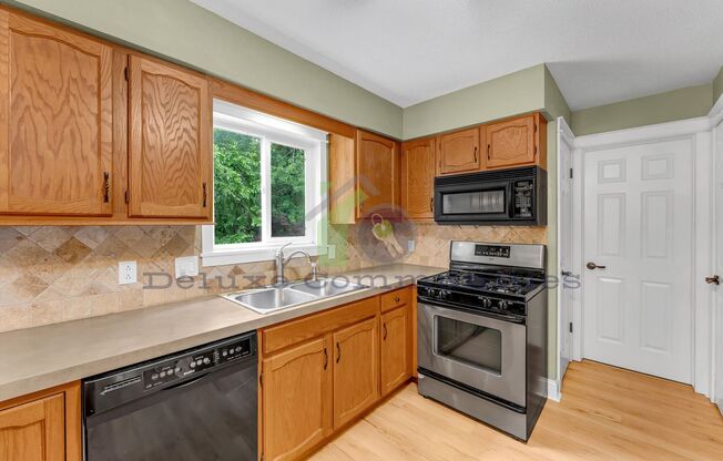 Beautiful Spacious 4 Bedroom Kentwood Home