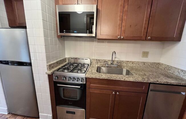 Studio, 1 bath, 320 sqft, $1,555, Unit 273-1405