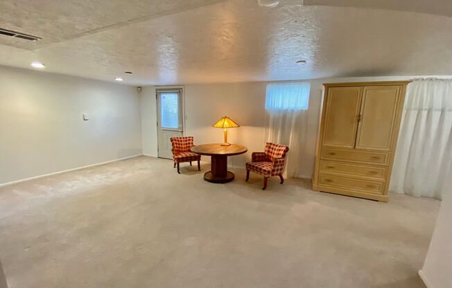Spacious Milwaukie Studio