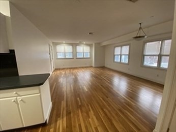 240 E 8 ST