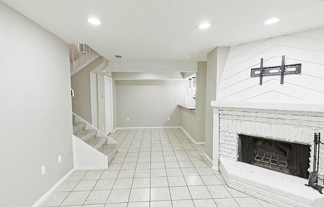 889 DUBLIN DR