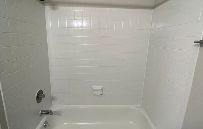 2 beds, 1 bath, 775 sqft, $880, Unit 366L