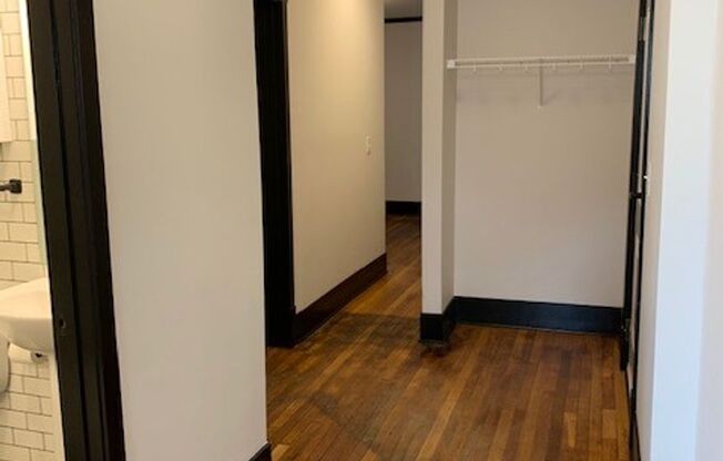 1 bed, 1 bath, 787 sqft, $1,200, Unit Room 005