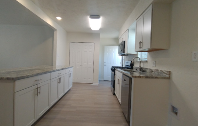 1301 W NELSON ST