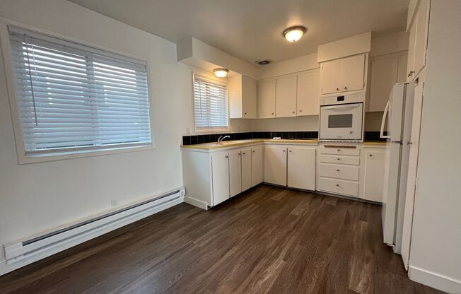 2 beds, 1 bath, $1,595, Unit 23