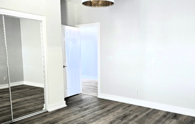 2320 W FRST PLEASANT PL