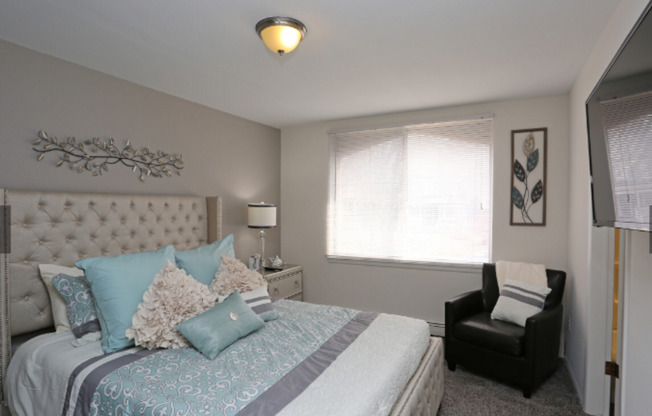 2 beds, 1.5 baths, 680 sqft, $1,350, Unit 240