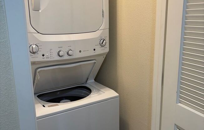 2 beds, 2 baths, 1,064 sqft, $2,271, Unit 1663 - 201