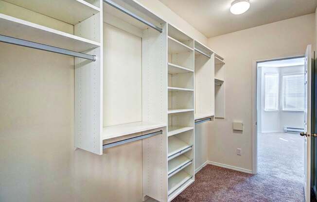 A room with a carpeted floor and a white door.