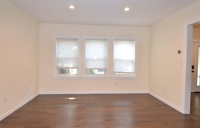 32 HILLSIDE RD