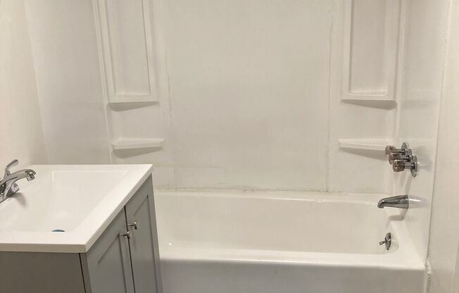 1 bed, 1 bath, 700 sqft, $1,299, Unit 50-1B