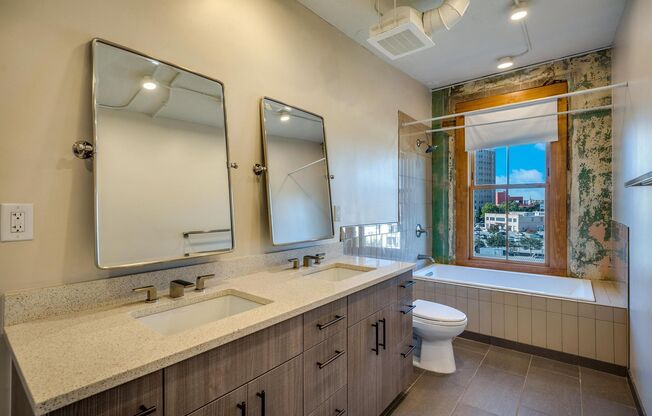 1 bed, 1 bath, 675 sqft, $1,800, Unit 219 N ALAMO #402