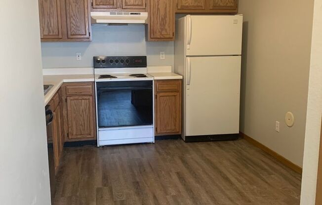 2 beds, 1 bath, 785 sqft, $1,000, Unit Apt B2