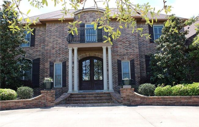 Amazing Home in Moss Bluff!